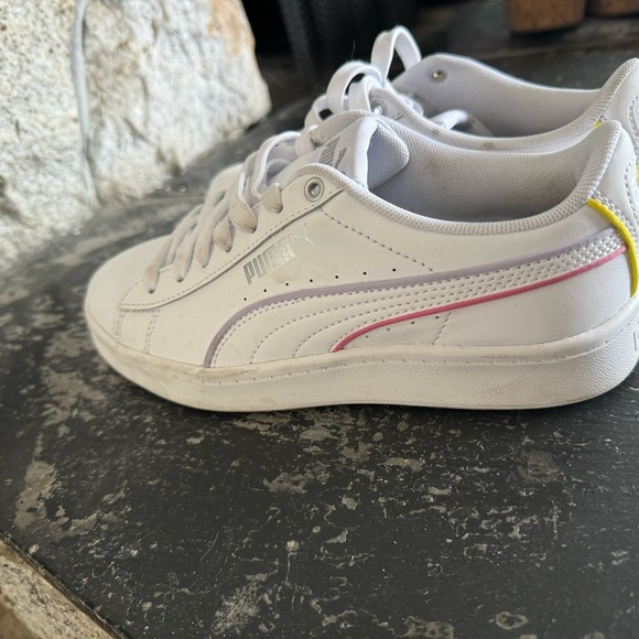 Lightly worn sneakers - Picture 2 of 3